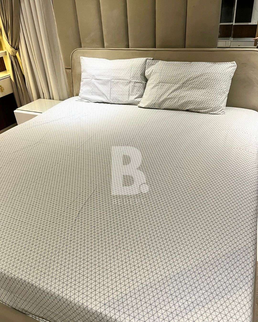 White & Silver Geometric Percale Cotton Bedsheet